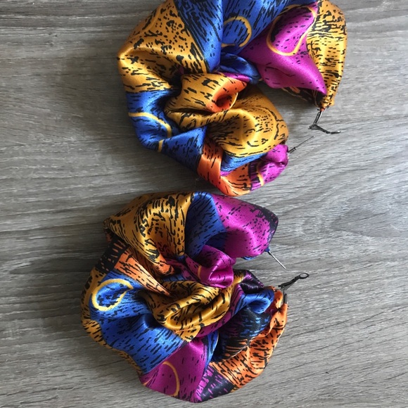 Earrings - Picture 1 of 3